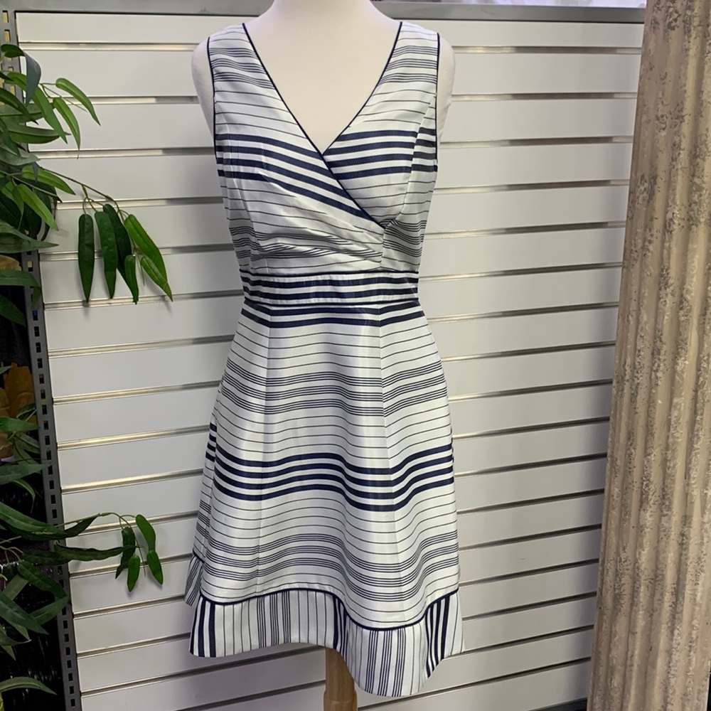 NWT Jessica Simpson white and navy blue dress